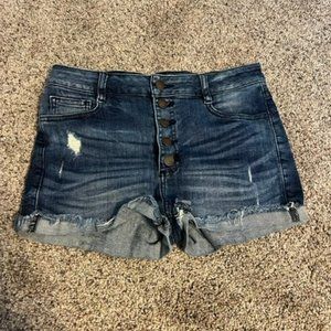 Refuge size 6 shorts